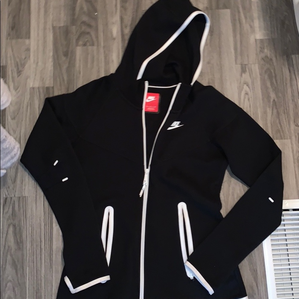 Nike jacket. - Picture 2 of 4